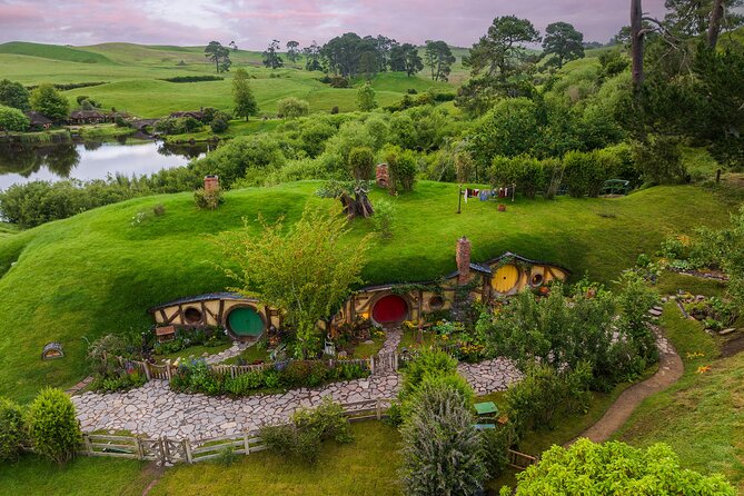 Hobbiton Movie Set and Hamilton Gardens Small Group-from Auckland - Who should book this experience?