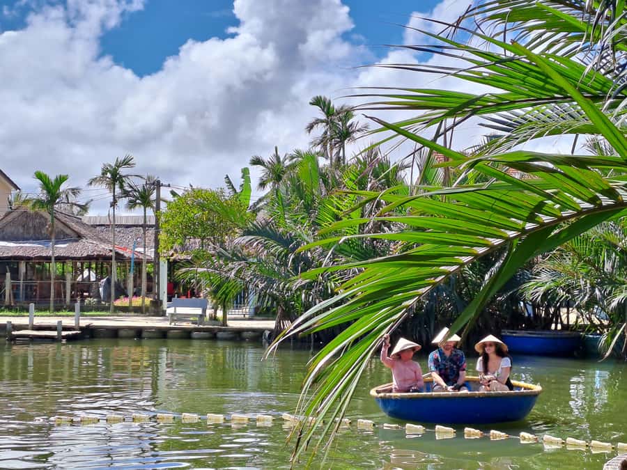 Hoi An Countryside: Biking, basket boat, herb garden, foods - Why this countryside outing works