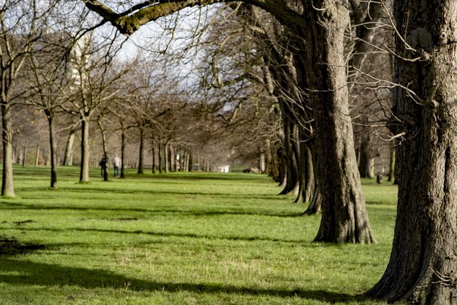 Hyde Park and Kensington Gardens: A Self-Guided Audio Tour - The Diana Memorial Fountain