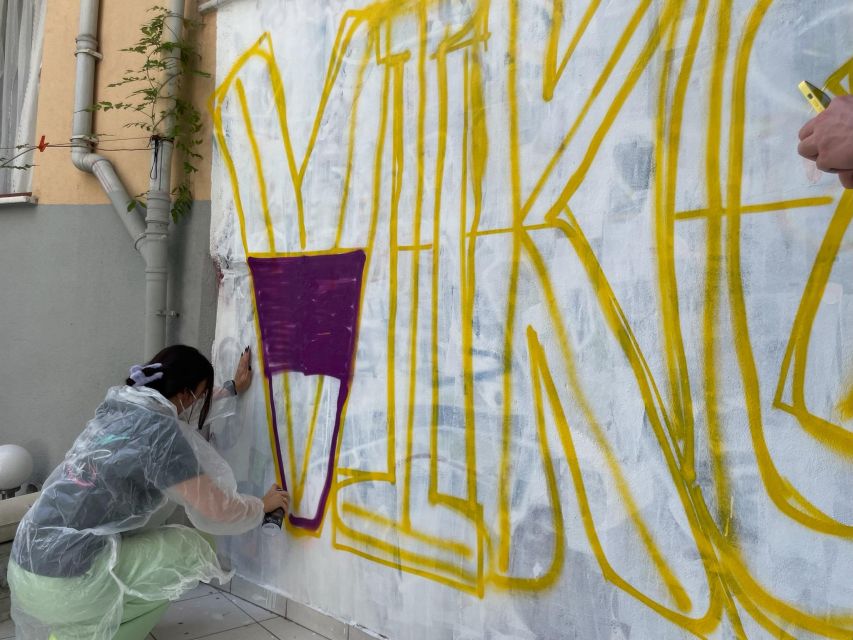 Istanbul: Do Street Art with Local Artists at Home Garden - Who Will Enjoy This Most?