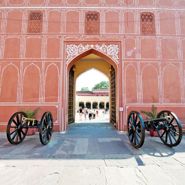 Jaipur: Half-Day Guided Sightseeing Tour with Flower Market - City Palace and Jantar Mantar