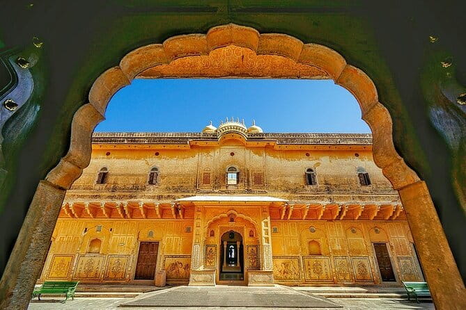 Jaipur Nahargarh Fort Sunrise or Sunset Tour with Flower Market - Hawa Mahal, Jaipur’s famous facade