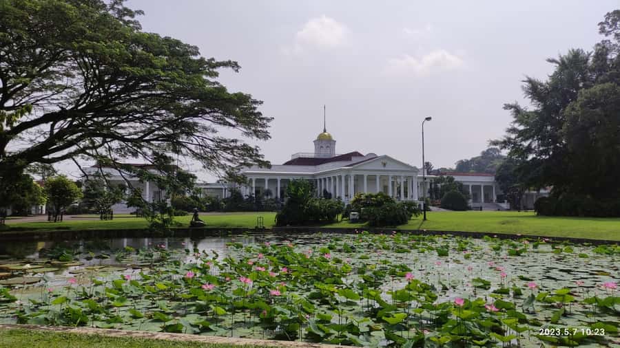 Jakarta : Botanical Garden, Waterfalls, and Rice Fields Tour - The day at a glance