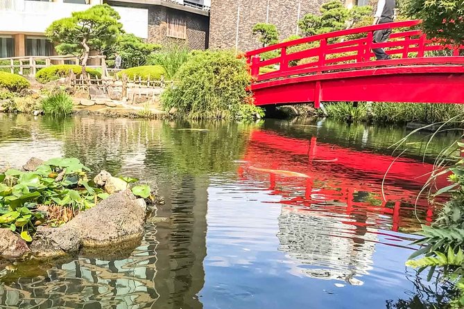 Japanese Garden & Western Architecture: Akasaka exploration tour - Finishing under the Jingu Gaien ginkgo trees