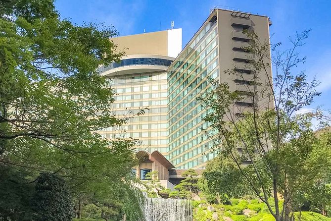Japanese Garden & Western Architecture: Akasaka exploration tour - Akasaka Palace and the ¥2,000 decision
