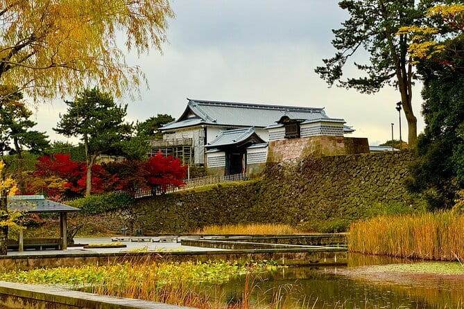 Kanazawa Half Day Private Tour - Castle, Garden, Geisha District - Ending among the tea houses in Higashi Chaya District