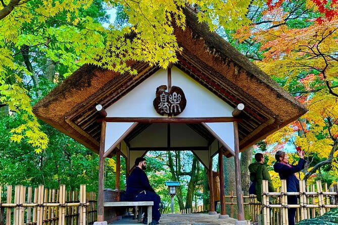 Kanazawa Half Day Private Tour - Castle, Garden, Geisha District - Starting at Oyama Shrine and its unusual gate