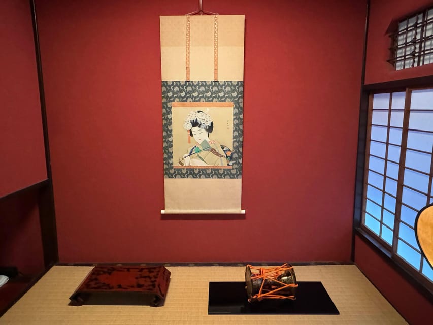 Kanazawa: Half-Day Private Tour - Garden, Castle, Geisha - Higashi Chaya, gold leaf, and local craft