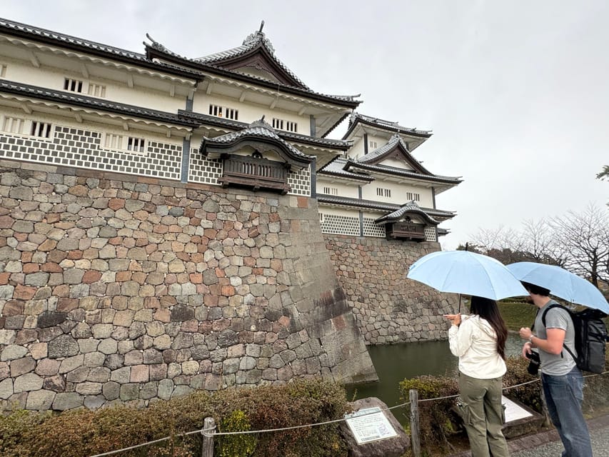 Kanazawa: Half-Day Private Tour - Garden, Castle, Geisha - Walking, weather, and practical comfort
