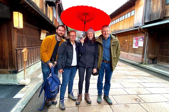Kanazawa Private Tour: Highlights of an Old Samurai Town - Starting with seafood at Omicho Market