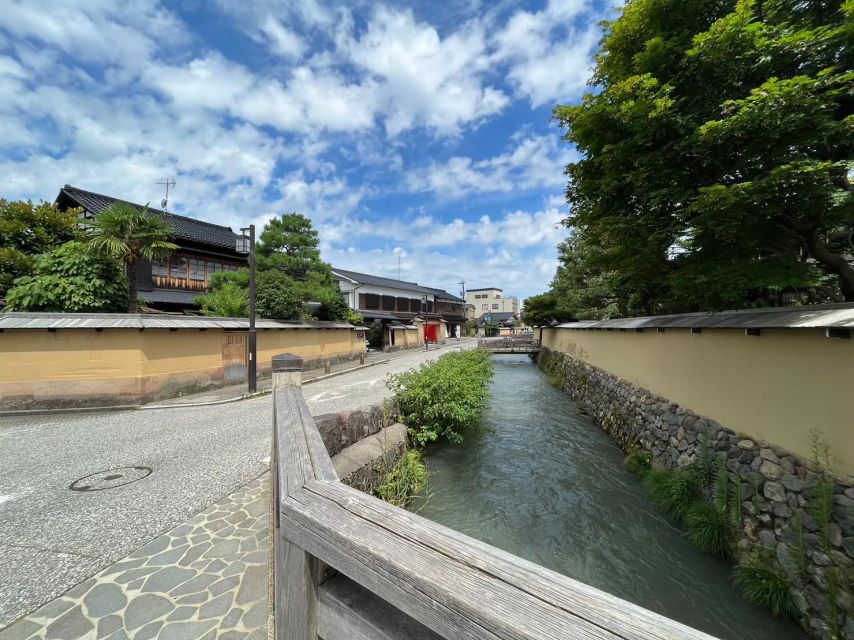 Kanazawa: Samurai, Matcha, Gardens and Geisha Full-Day Tour - Kanazawa Castle connects power, stone, and garden design