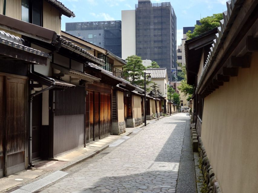 Kanazawa: Samurai, Matcha, Gardens and Geisha Full-Day Tour - Kenroku-en earns its 90-minute visit