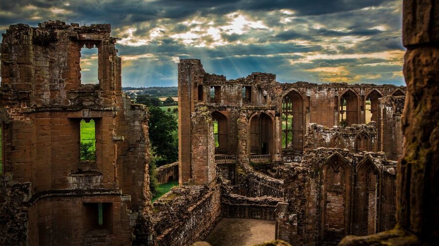 Kenilworth Castle and Elizabethan Garden Entry Ticket - Start with the Elizabethan garden
