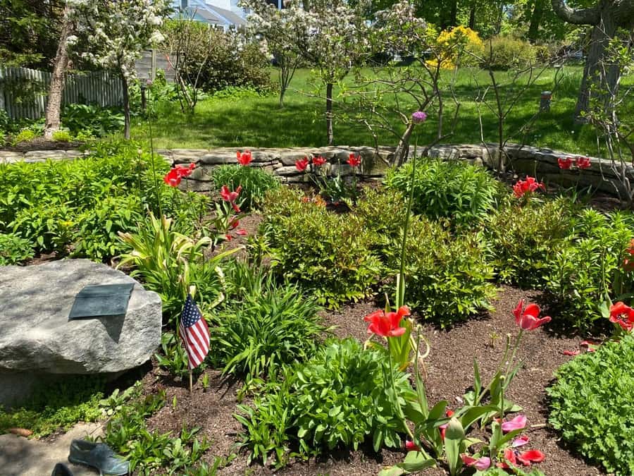 Kennebunkport: A Garden Stroll - Sea captains’ homes and the town’s older character