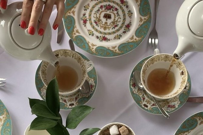 Kensington Palace VIP Garden Tour with Royal High Tea - What the guides add to the experience
