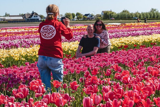 Keukenhof Gardens & Tulip Experience Tour from Amsterdam - How guided is this experience?