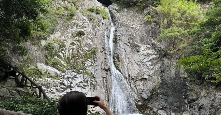 Kobe: Guided Tour of Nunobiki Waterfalls and Herb Garden - Miharashi Observation Deck and the change from forest to city