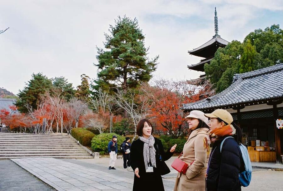Kyoto: Kinkaku-ji Temple & Serene Garden Tour with Tickets - Starting at Kinkaku-ji, Kyoto’s famous golden view