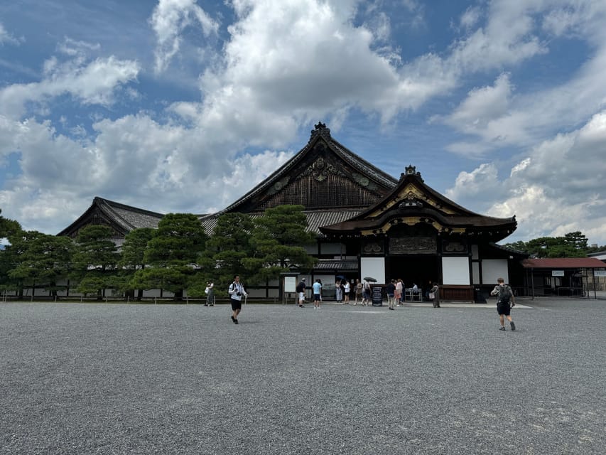 Kyoto: Nijo Castle & Gardens 2-Hour Guided Tour - Gardens, grounds, and the final 20-minute walk
