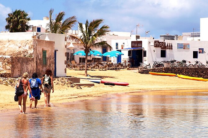 Lanzarote Tour: Lagomar Museum, Cactus Garden & La Graciosa - What this Lanzarote day tour actually tries to do