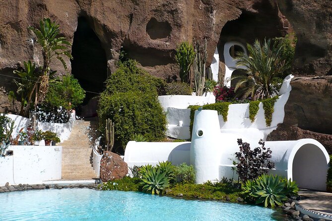 Lanzarote Tour: Lagomar Museum, Cactus Garden & La Graciosa - Lunch on La Graciosa