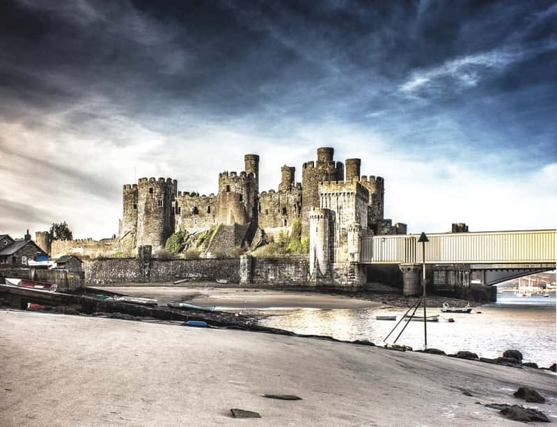 Llandudno: Snowdonia Bodnant Gardens & Castles Private Tour - Starting beside Llandudno station
