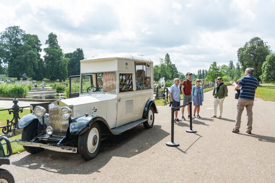 London: Kensington Palace Gardens Tour with Royal High Tea - Royal stories from Princess Diana to Queen Victoria