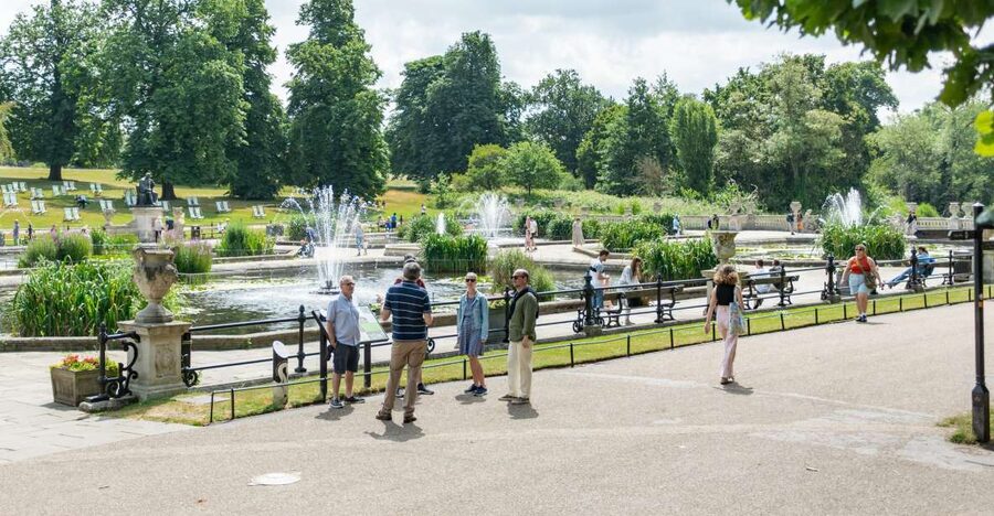 London: Kensington Palace Gardens Tour with Royal High Tea - Garden walk or tea first?