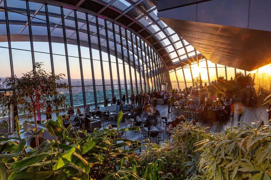 London: Sky Garden Early Access with Pastry and Hot Drink - Arriving at the Walkie-Talkie building