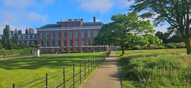London: VIP Kensington Palace Gardens Tour & Royal High Tea - Practical advice for a smoother visit