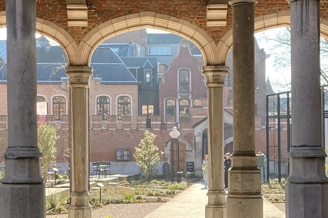 Lost Lanes and Secret Gardens Self Guided Audio Tour - Key points to know before you go