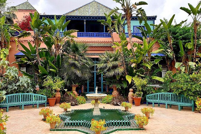 Majorelle-Menara garden & the Yves Saint Laurent museum Horse carriage tours - Menara Garden: 30 minutes for palms and wide views