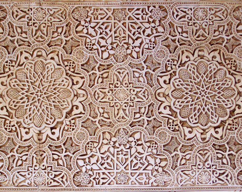 Malaga: Granada Day Trip with Alhambra, Palaces and Gardens - How the guide affects the experience