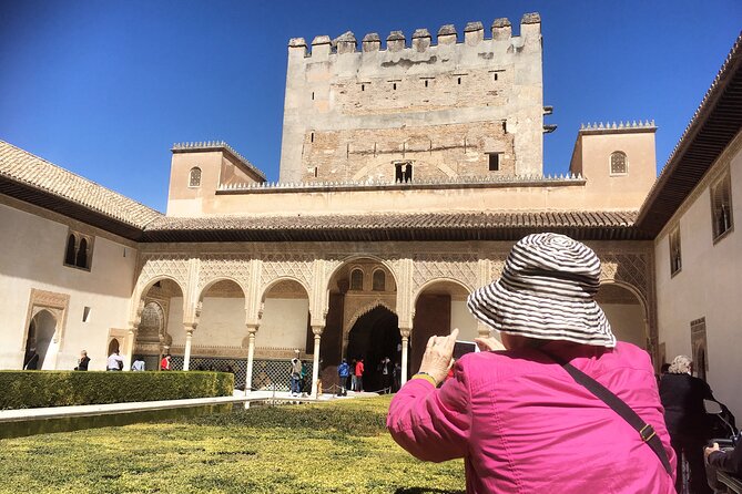 Malaga Shore Excursion:Skip-the-Line Alhambra, Generalife Gardens - Guide quality and group communication