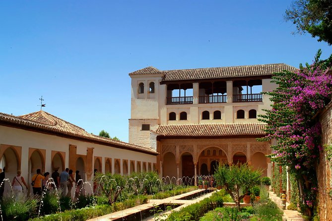 Malaga Shore Excursion:Skip-the-Line Alhambra, Generalife Gardens - Entering the Alhambra with a reserved ticket