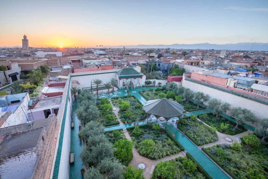 Marrakech: Guided City and Gardens Highlights Tour - The Medina and souks put you in the middle of daily commerce