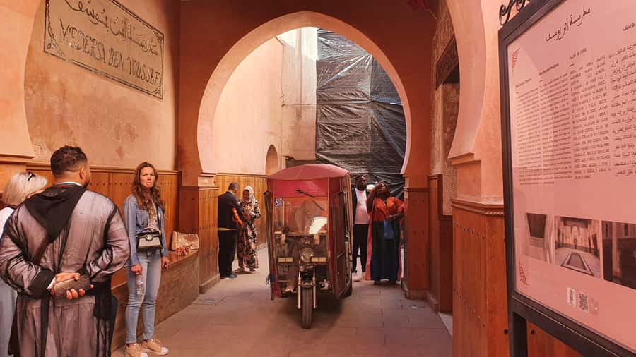 Marrakech Tuk-Tuk Tour with Photography Museum+Secret Garden - Comparing Gueliz with the old Medina