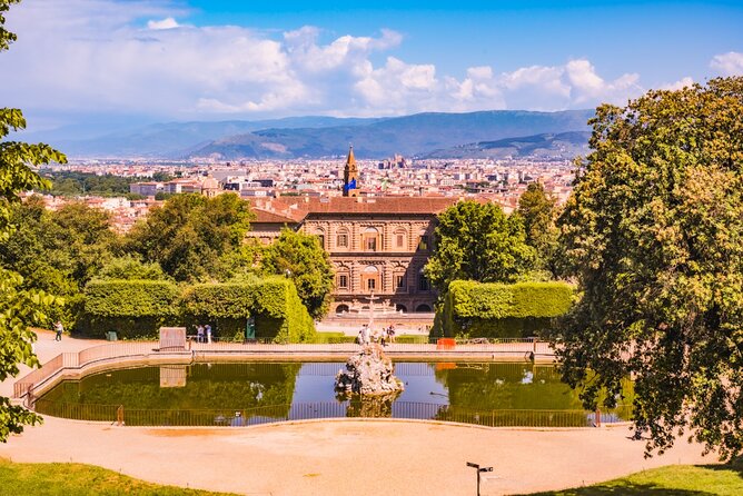 Medici Treasures: Pitti Palace & Boboli Gardens Small Group Tour - The Palatine Gallery and its crowded walls