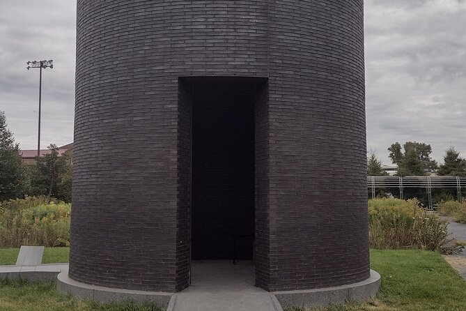 Minneapolis Sculpture Garden: A Self-Guided Walking Tour - The Walker Art Center: A Useful First Glimpse