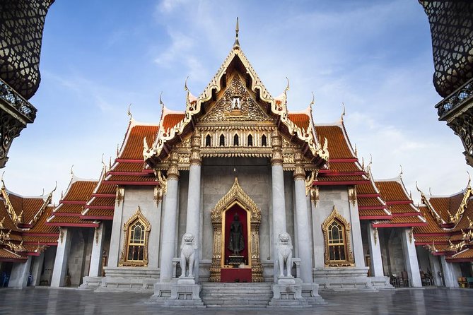 Morning Buddhist Almsgiving, Grand Palace and Flower Market Tour in Bangkok - Taking part in morning almsgiving