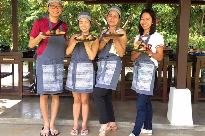 Morning Cooking Class in Traditional Pavilion with Beautiful Garden - Chiang Mai - Why the small group and individual stations matter