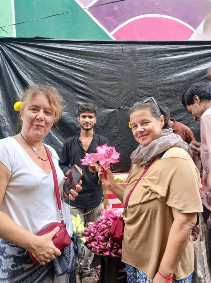 Mumbai:Dhobi Ghat Laundry,Dharavi Slum & Flower market Tour - How to prepare for the walking and train sections