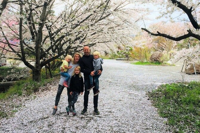 Nagano Spring: 1-Day Cherry Blossoms & Snow Monkeys Guided Tour - Lunch at Enza Cafe or Japanese Dining GOEN