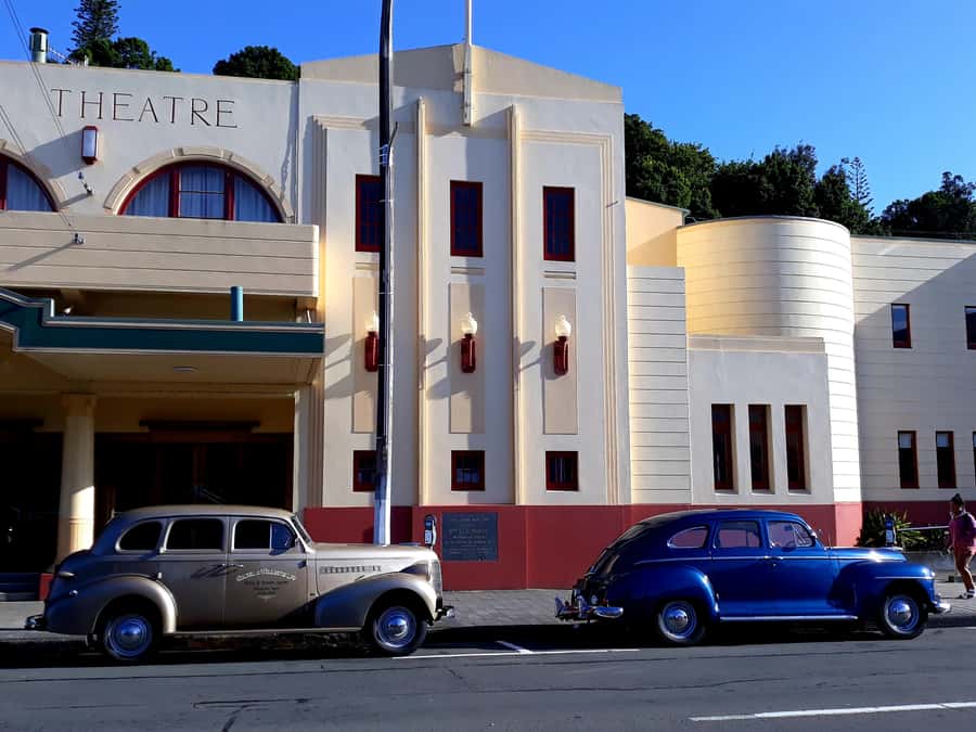 Napier: Art-Deco + Te Mata Peak+ Garden Walk + Wine Tasting - Who should book this experience?