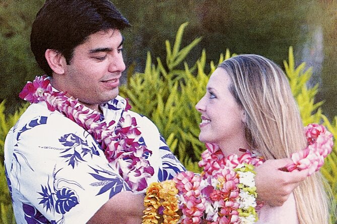 Orchid Airport Lei Greeting (Maui, Kahului Airport, OGG) - The sign, the photos, and the personal touch
