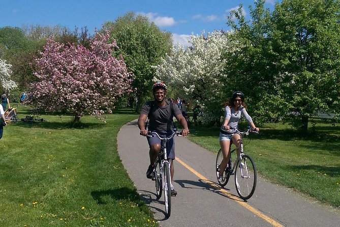 Ottawa Spring Tulip Festival Bike Tour - Finishing at the Bytown Museum and canal locks