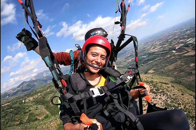 Paragliding flight over the Gardens of Ninfa - What the 15 to 20 minute flight feels like