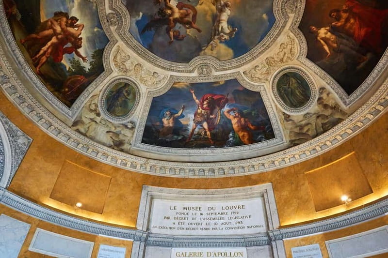 Paris: Louvre Museum Entry Ticket and Garden Walking Tour - Walking under the Arc de Triomphe du Carrousel