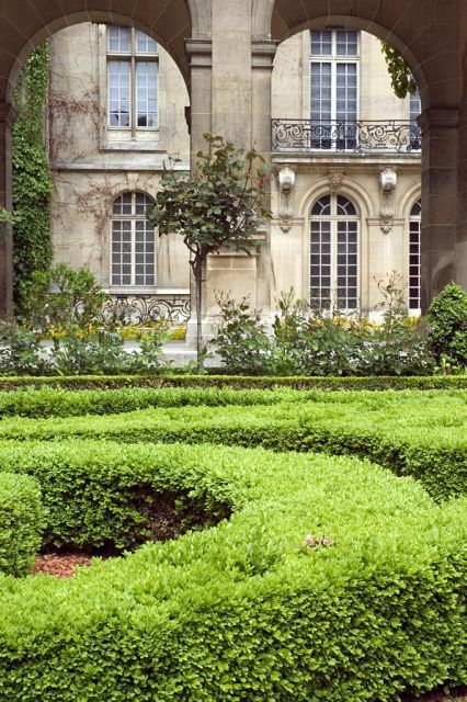 Paris Secret Gardens 1.30 hour long Walking Tour - Who will enjoy this walk most?