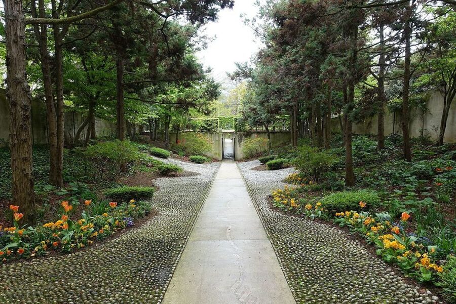 Paris Secret Gardens 1.30 hour long Walking Tour - What this Paris garden walk is really about